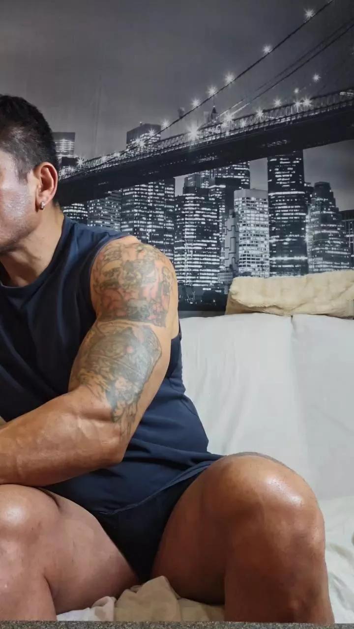 Leonsalvajexxx on Cam4 
