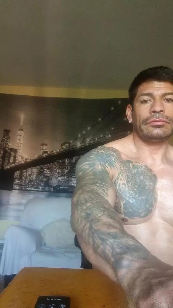 Leonsalvajexxx on Cam4 