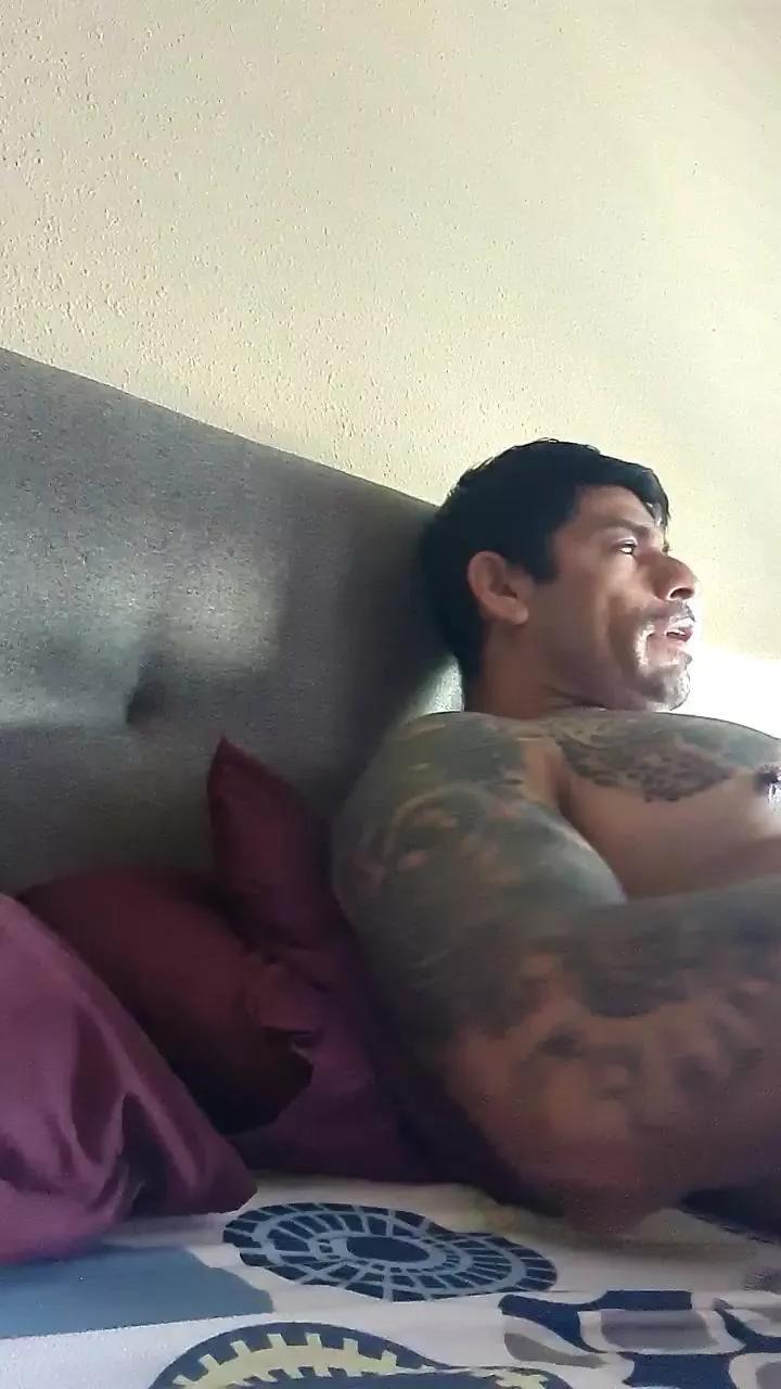 Leonsalvajexxx on Cam4 