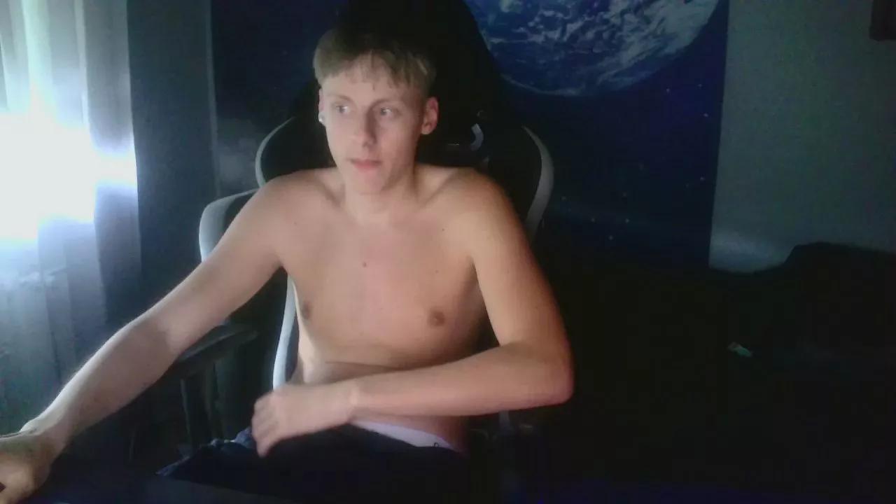 looverboy18y on Cam4 