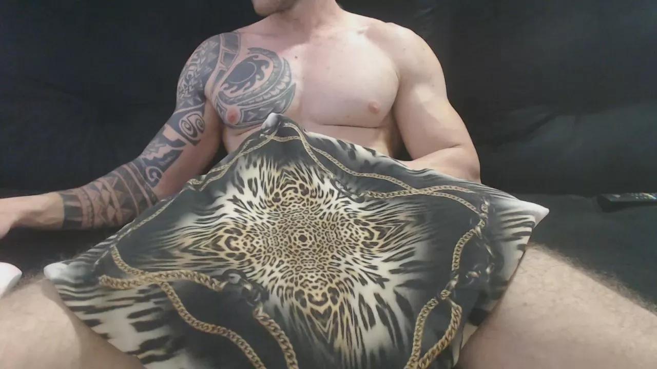 LoveLirah on Cam4 