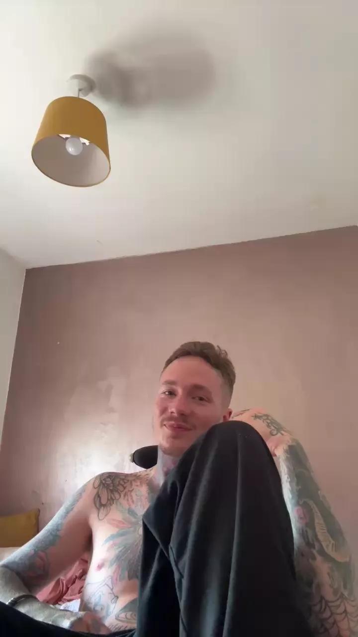 Luke0994 on Cam4 