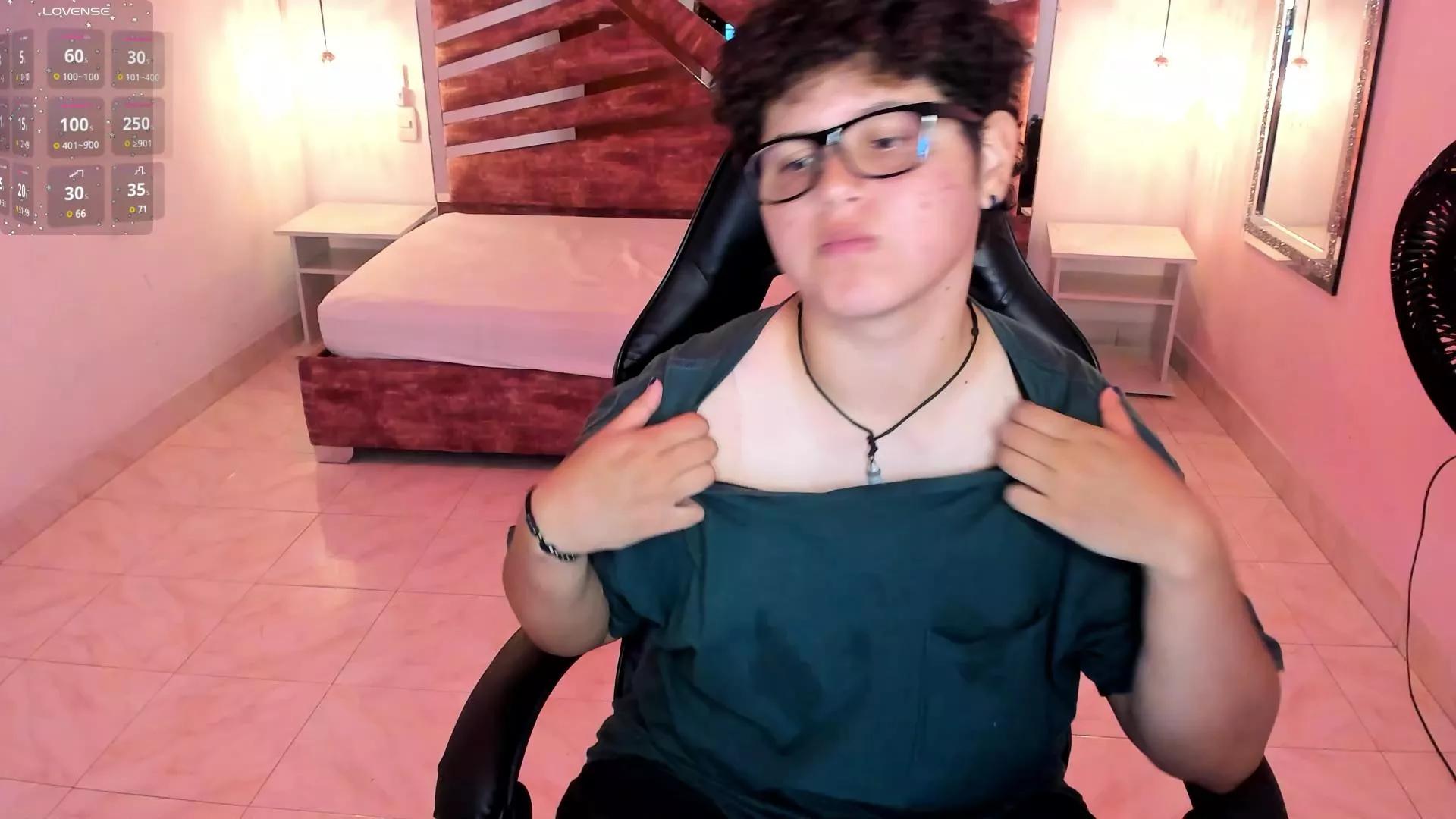 Luke_bear on Cam4 
