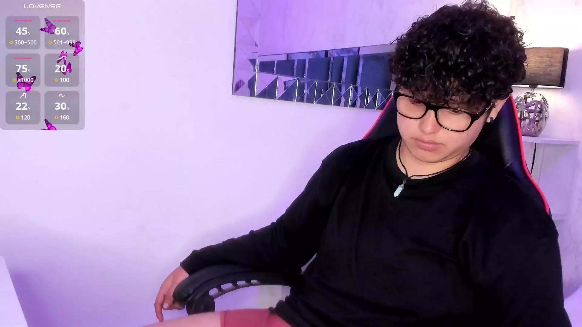 Luke_bear on Cam4 
