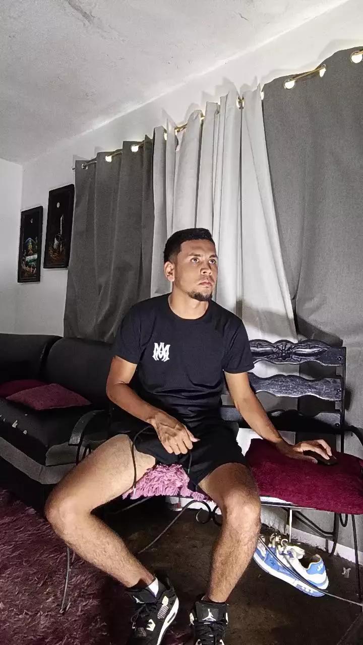 Master_nickboy2 on Cam4 