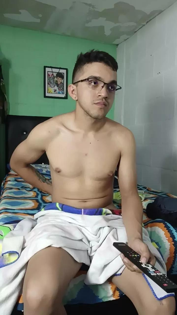 Mauroxpe on Cam4 