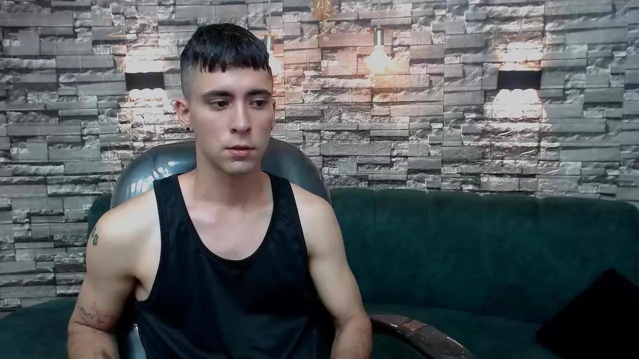 Mike_Whitee on Cam4 