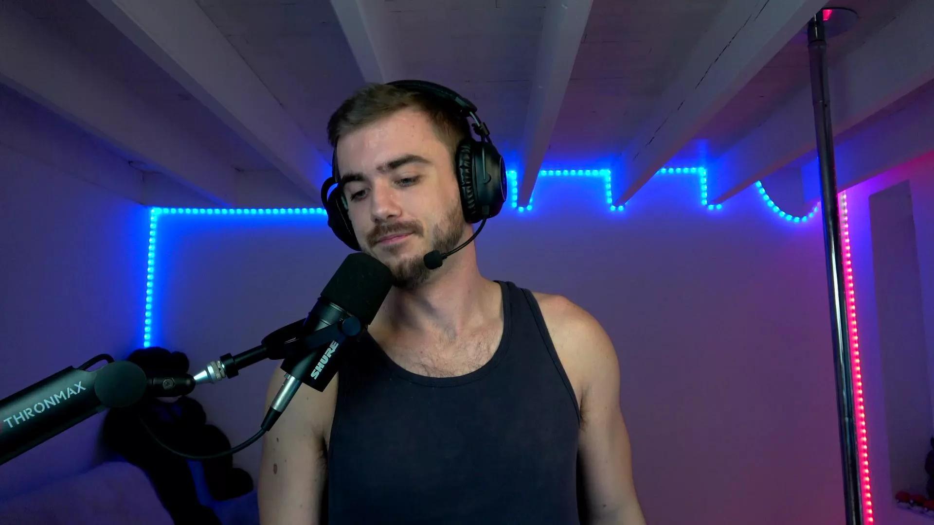 Mikev47 on Cam4 