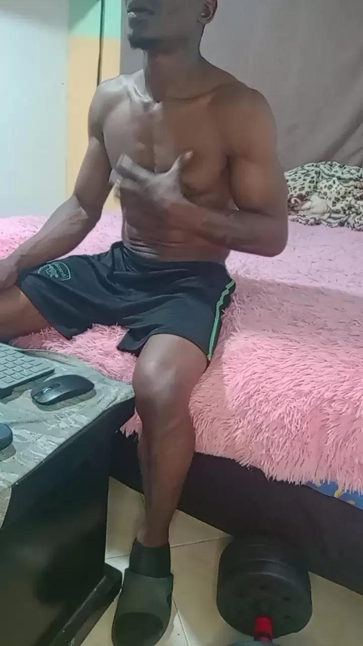 Miltonnjakee on Cam4 