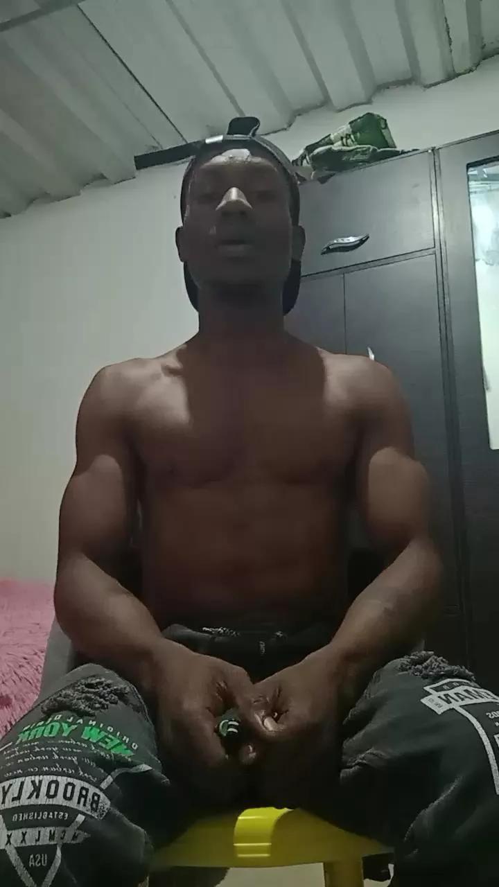 Miltonnjakee on Cam4 
