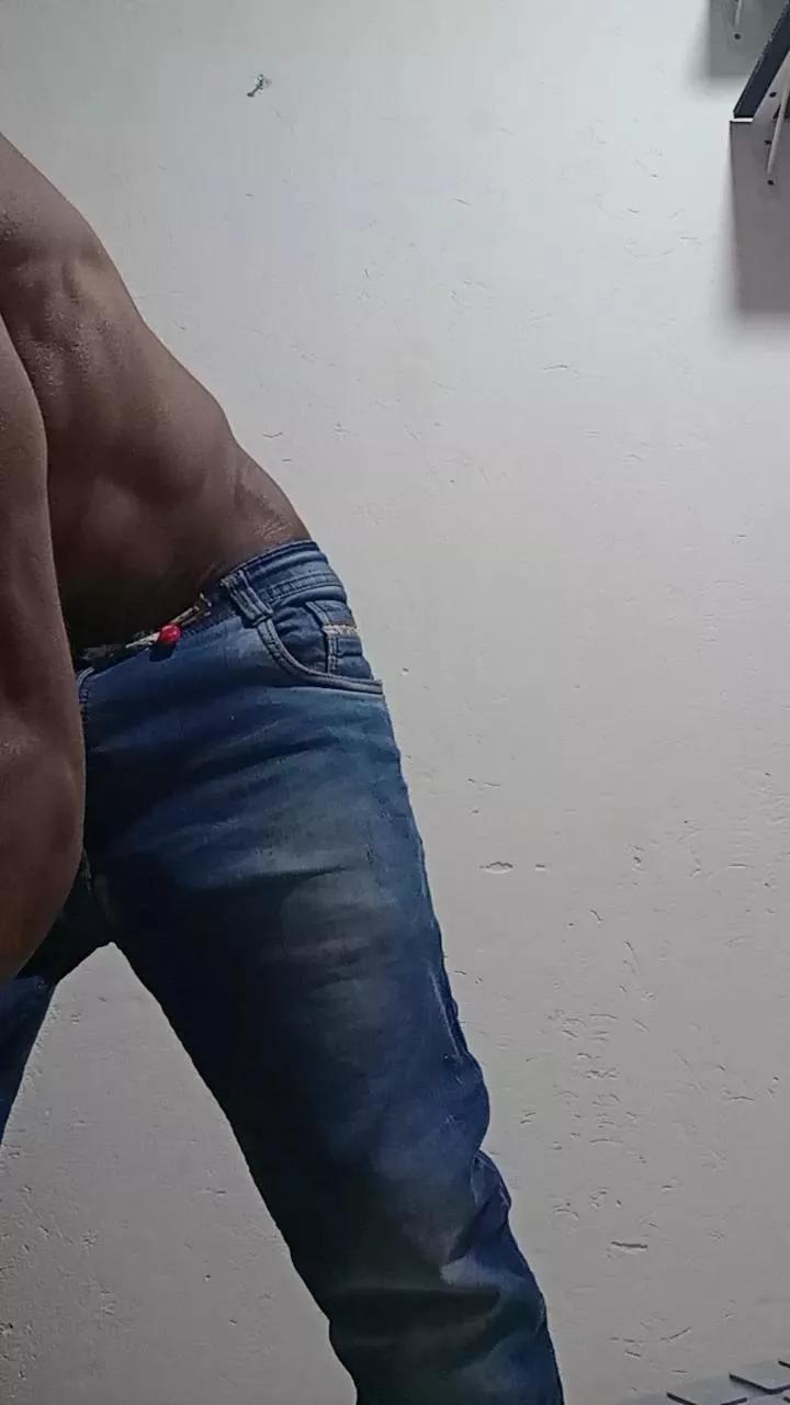 Miltonnjakee on Cam4 
