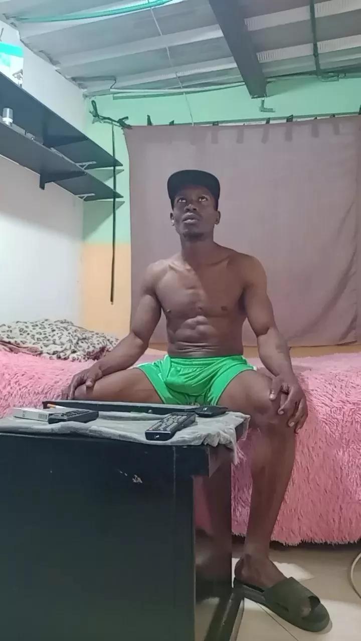 Miltonnjakee on Cam4 