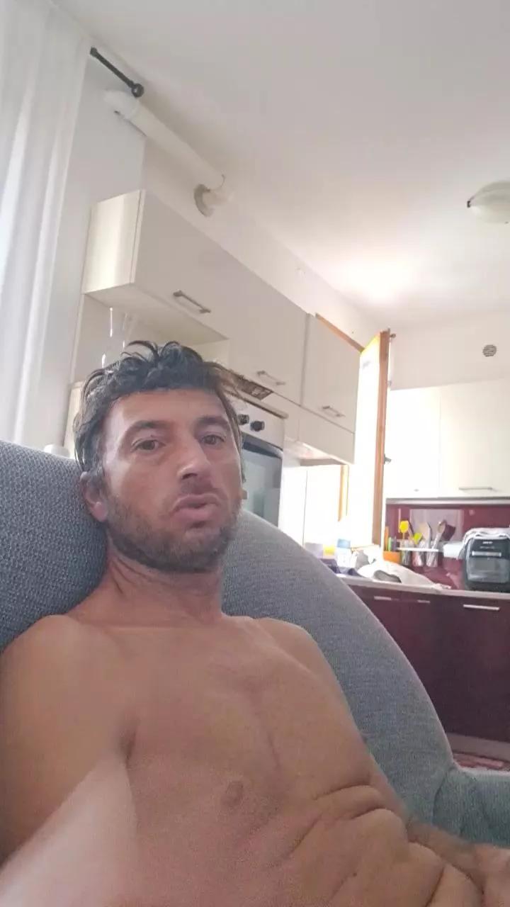 Mirko290180 on Cam4 