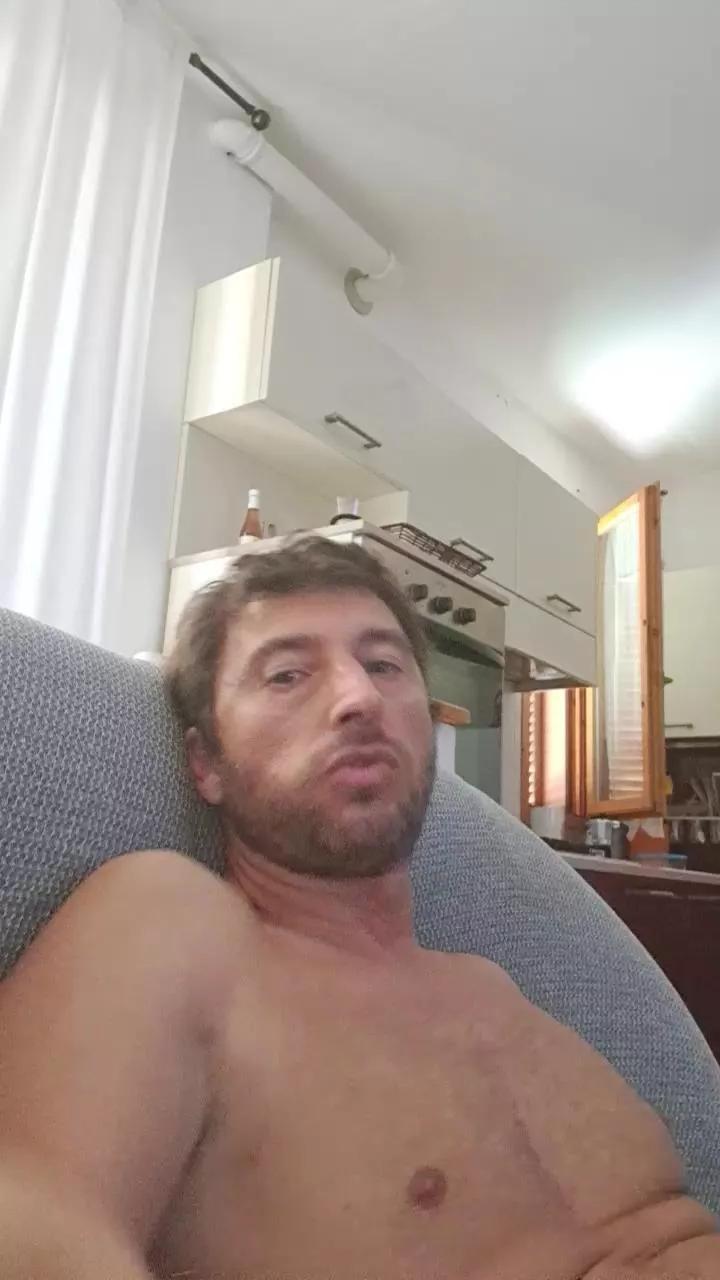 Mirko290180 on Cam4 