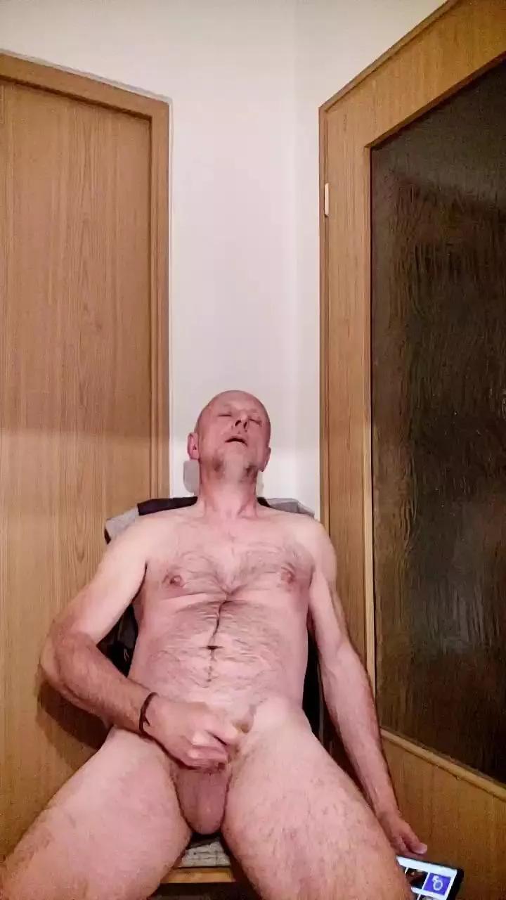 newmanbody on Cam4 