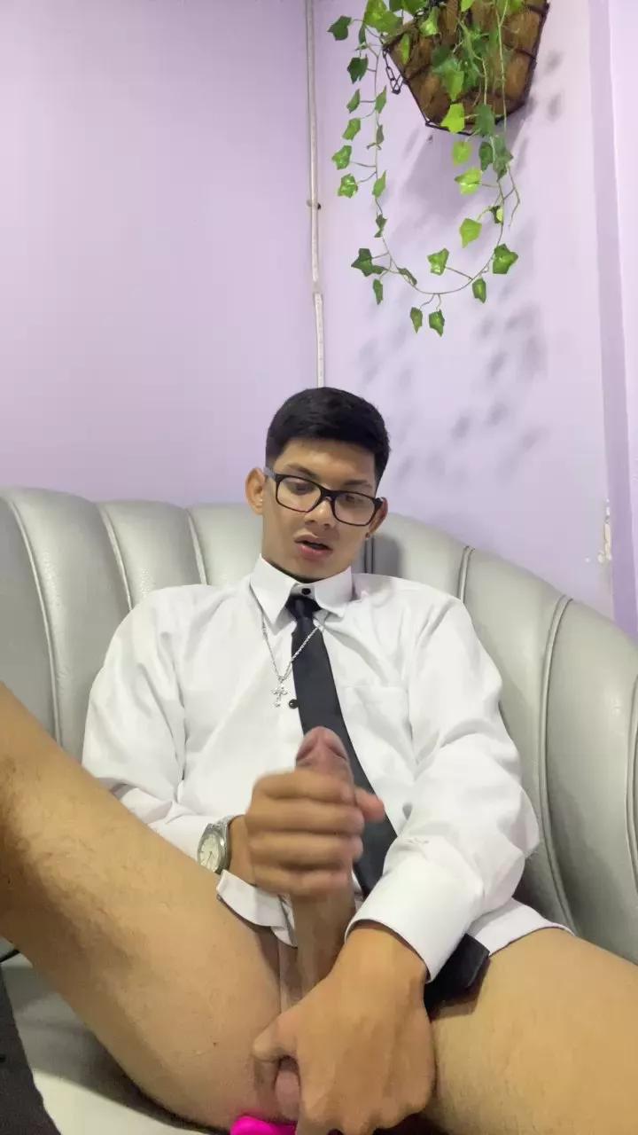 NICKY_MAXIMOF on Cam4 