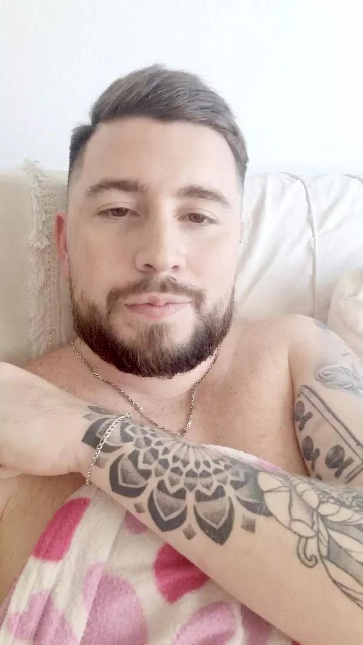Papionfire on Cam4 