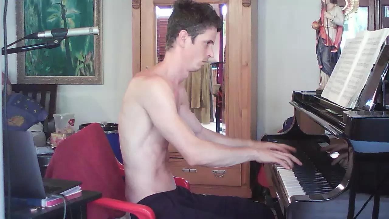 PianoTobe on Cam4 