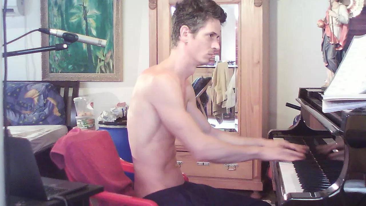 PianoTobe on Cam4 