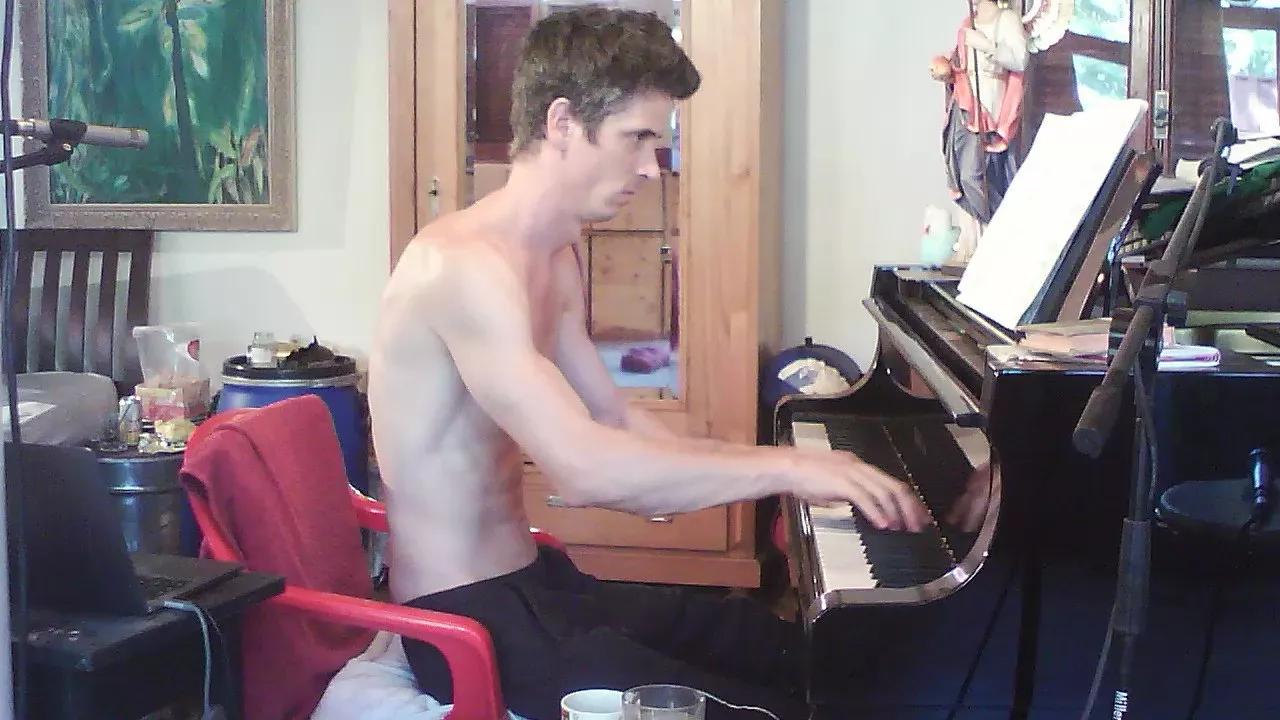 PianoTobe on Cam4 