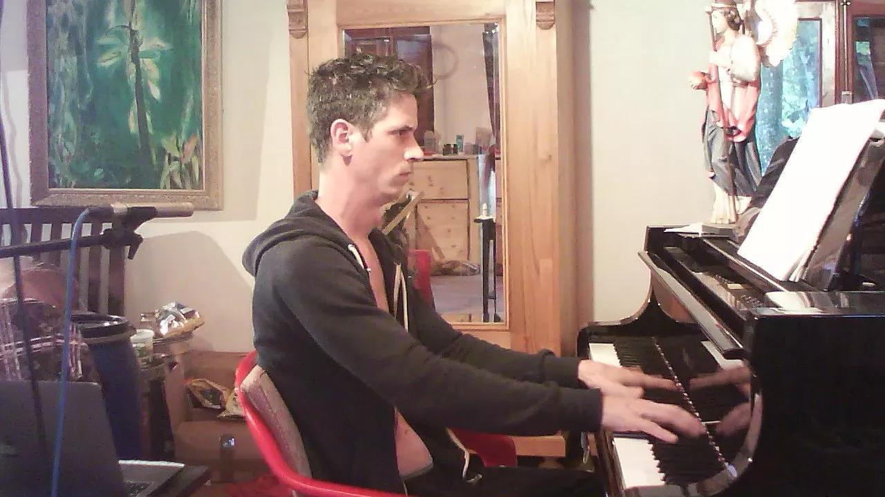 PianoTobe on Cam4 