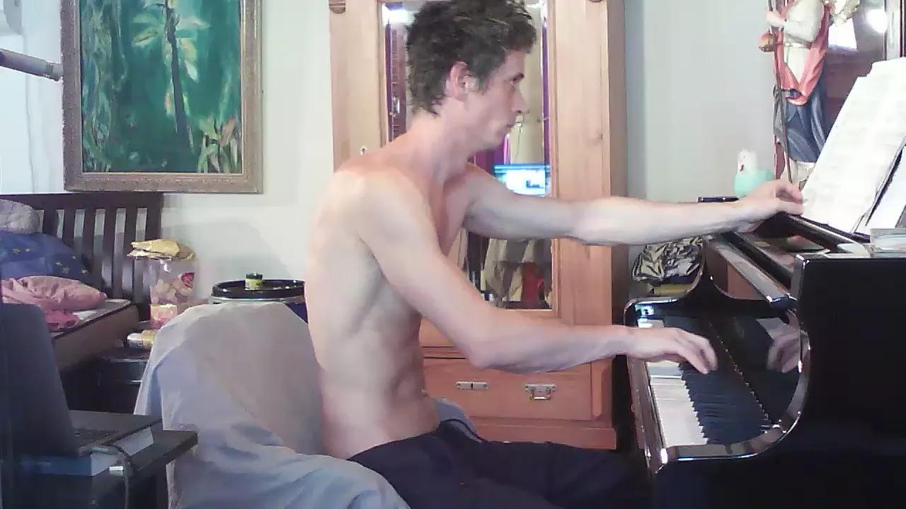 PianoTobe on Cam4 