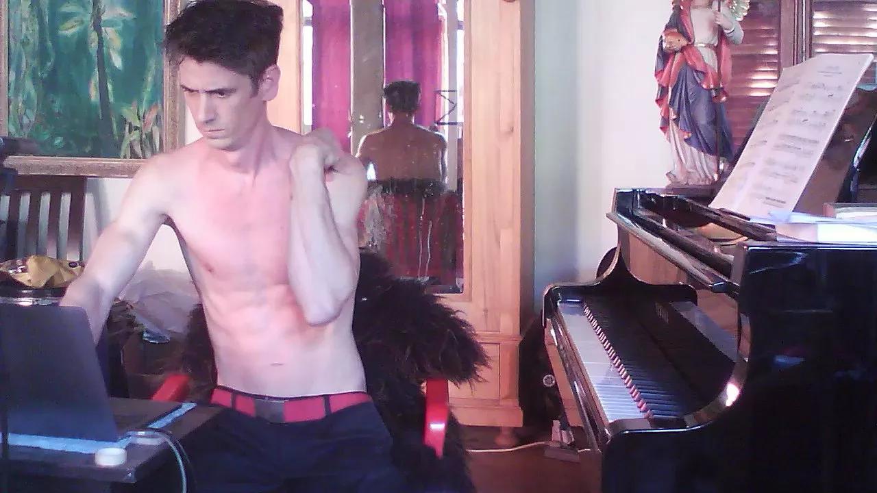 PianoTobe on Cam4 