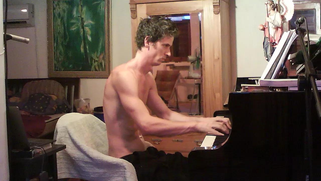 PianoTobe on Cam4 