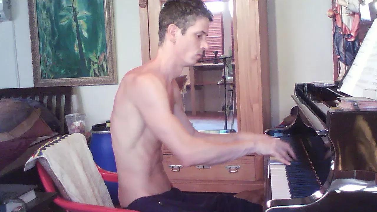 PianoTobe on Cam4 