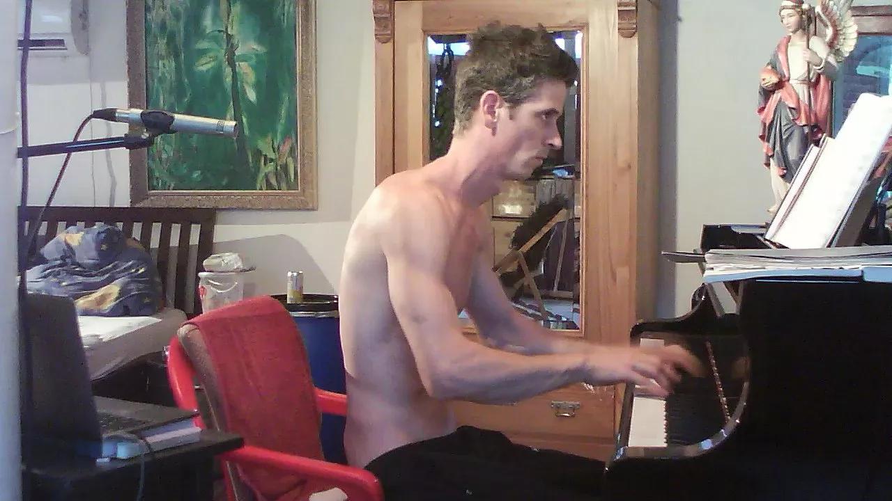 PianoTobe on Cam4 