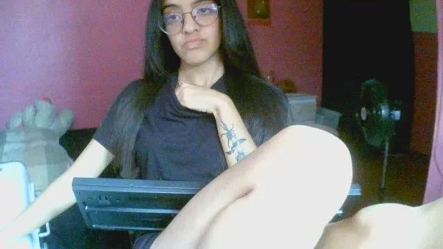 Pocahonta_18 on Cam4 