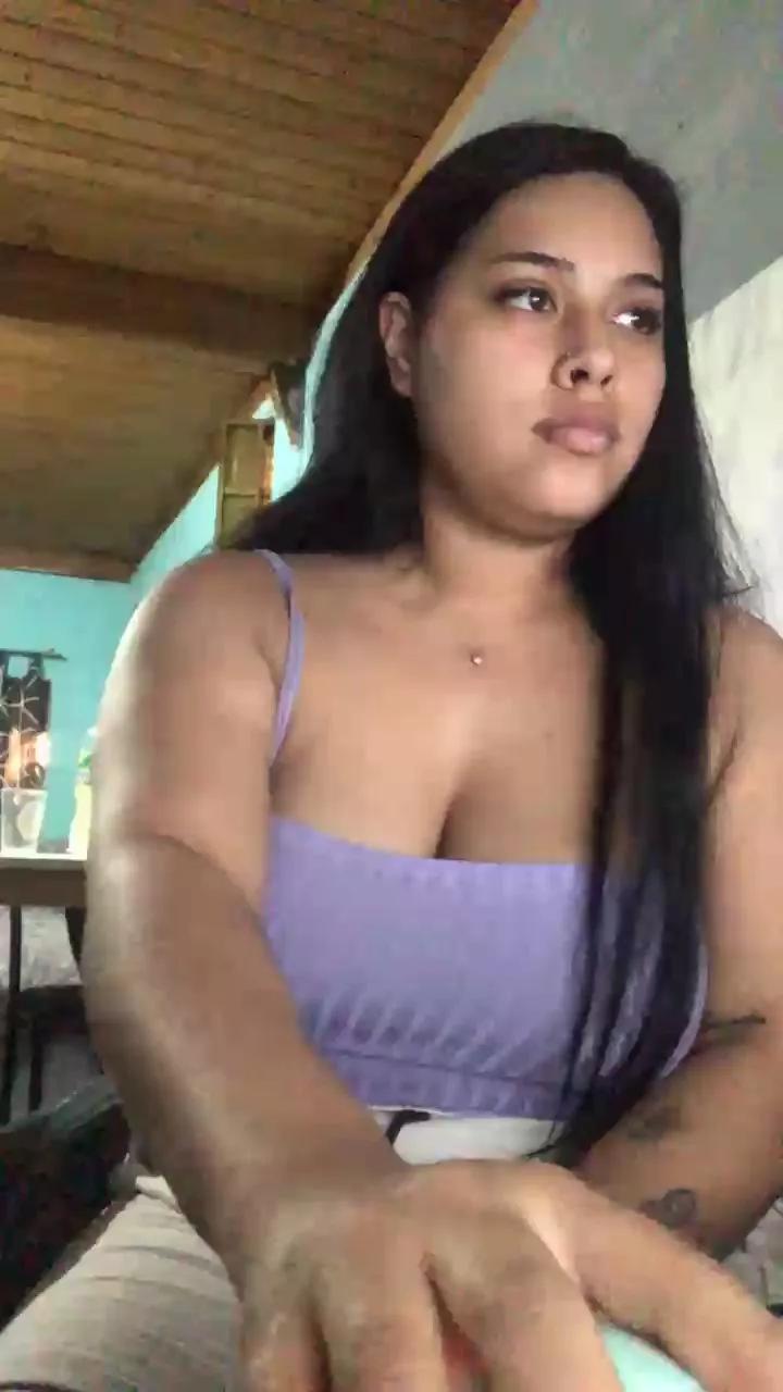 Queen1992 on Cam4 