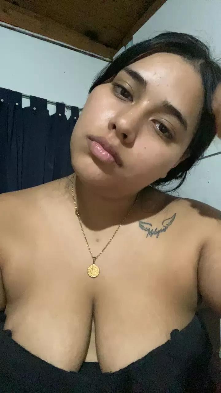 Queen1992 on Cam4 