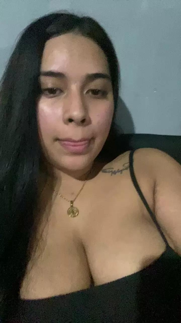Queen1992 on Cam4 