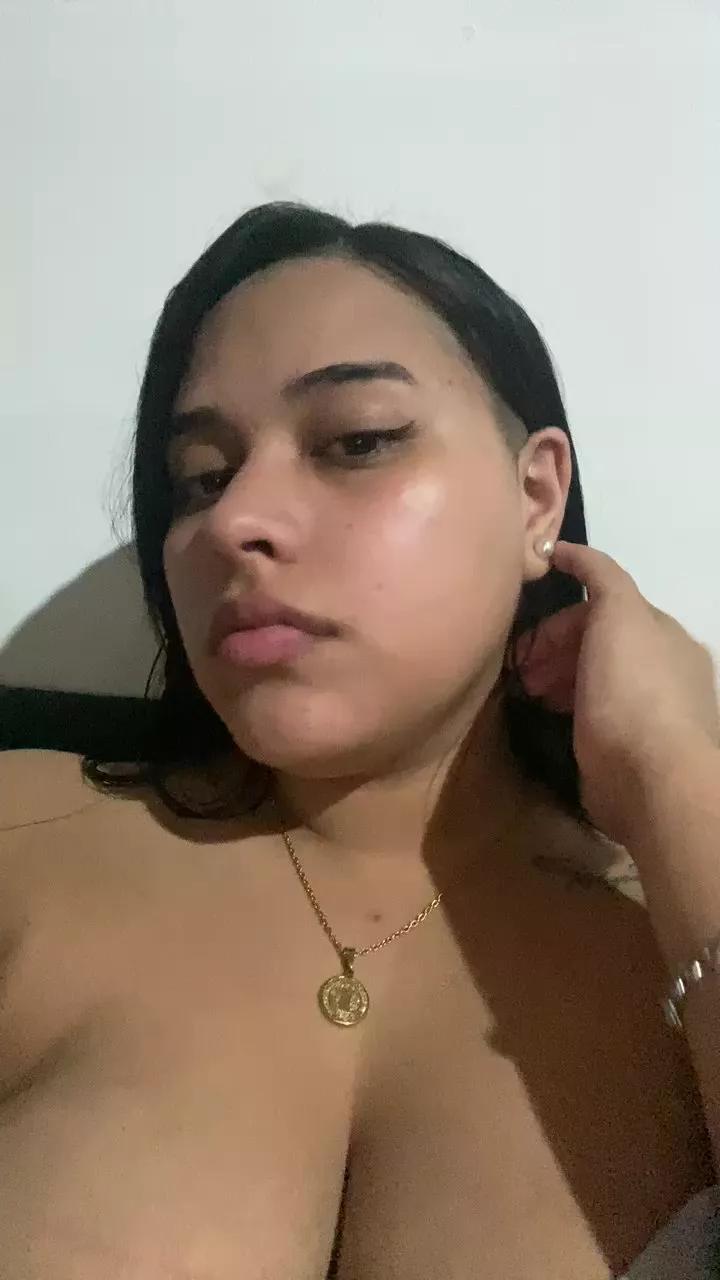 Queen1992 on Cam4 