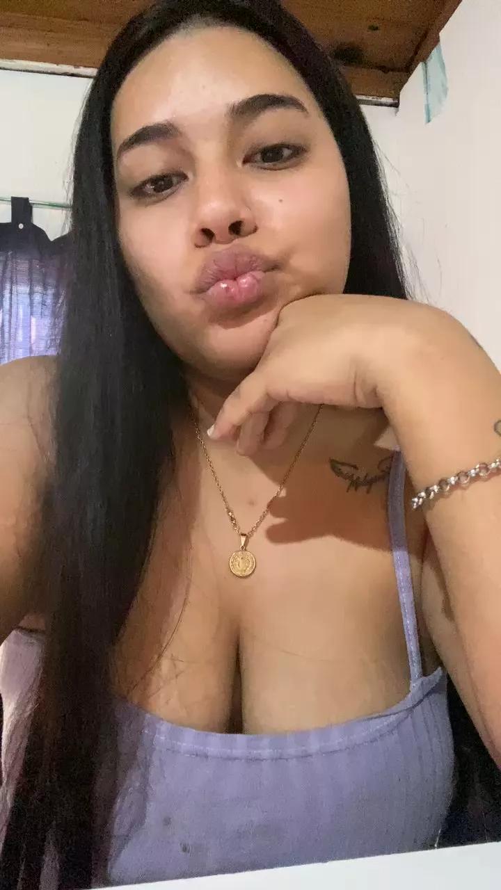 Queen1992 on Cam4 