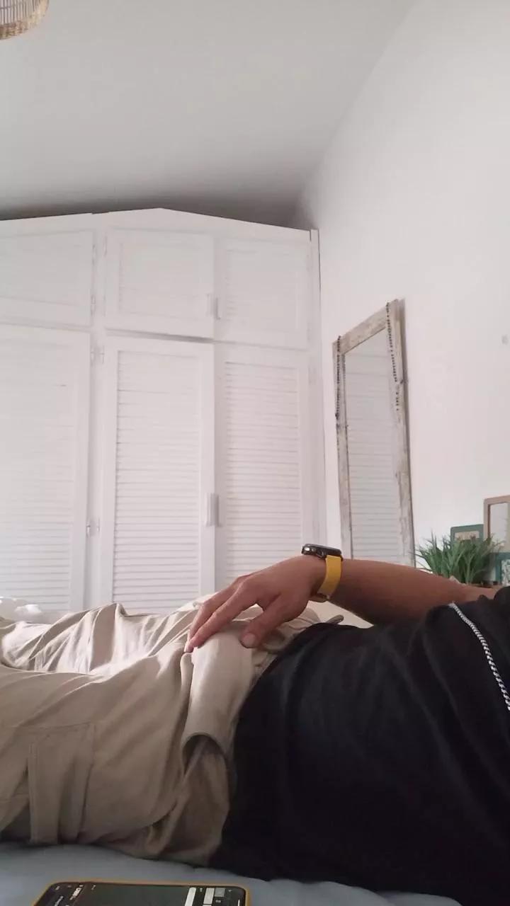 robertoec200 on Cam4 