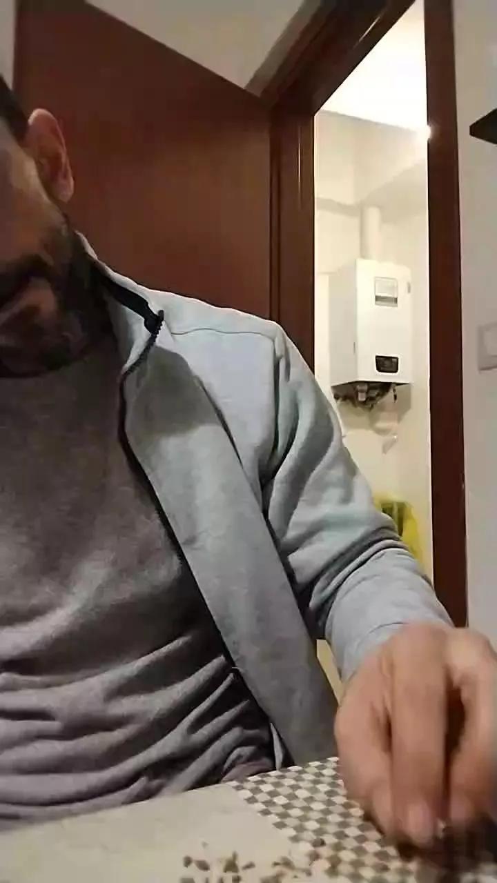 Roniq on Cam4 