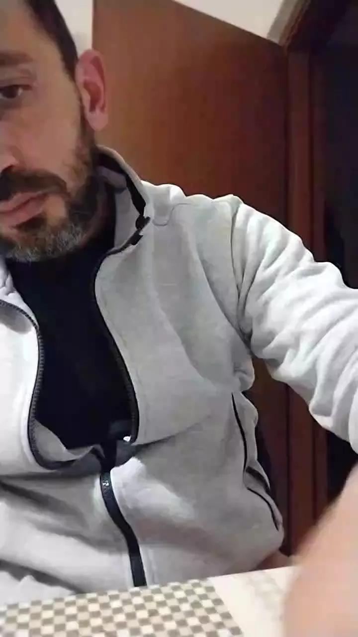 Roniq on Cam4 