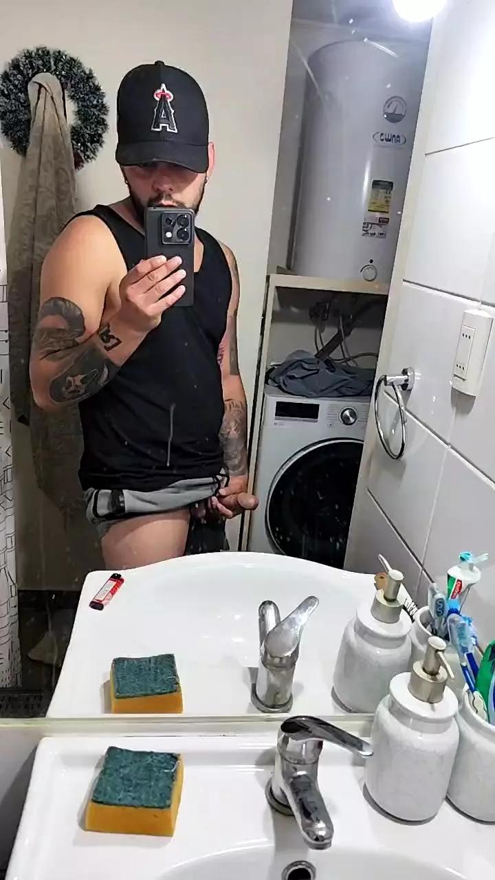 ryan23_hot on Cam4 