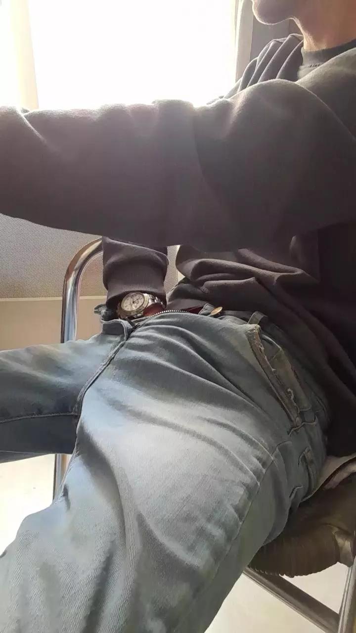 SkinnyBoy06 on Cam4 