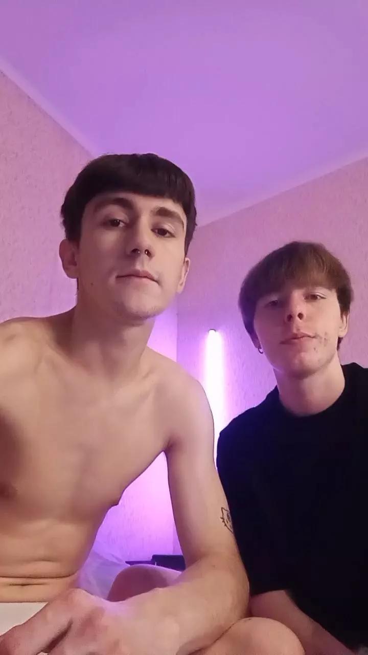 SynergyX on Cam4 
