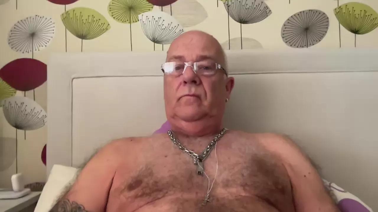 The_helmet7 on Cam4 