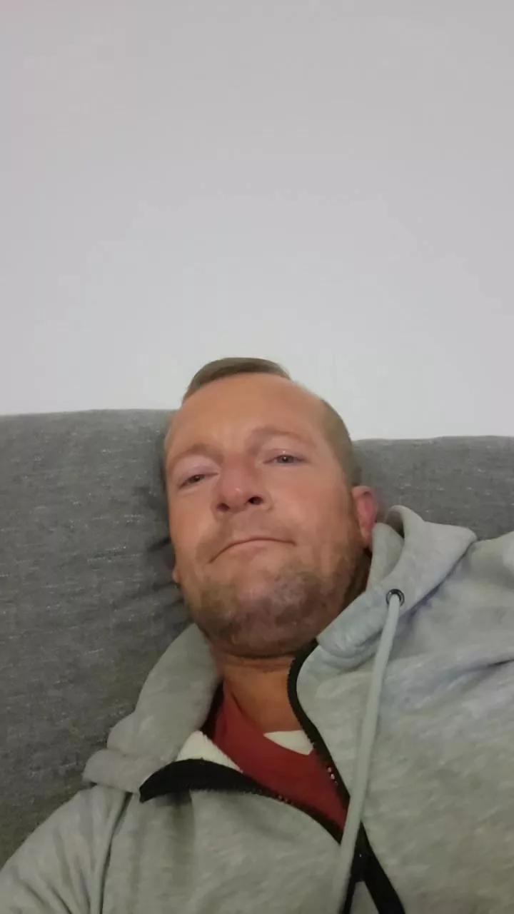 Tobi23x6 on Cam4 