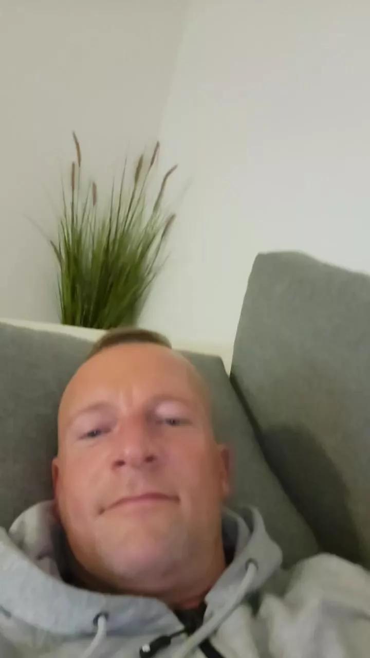 Tobi23x6 on Cam4 