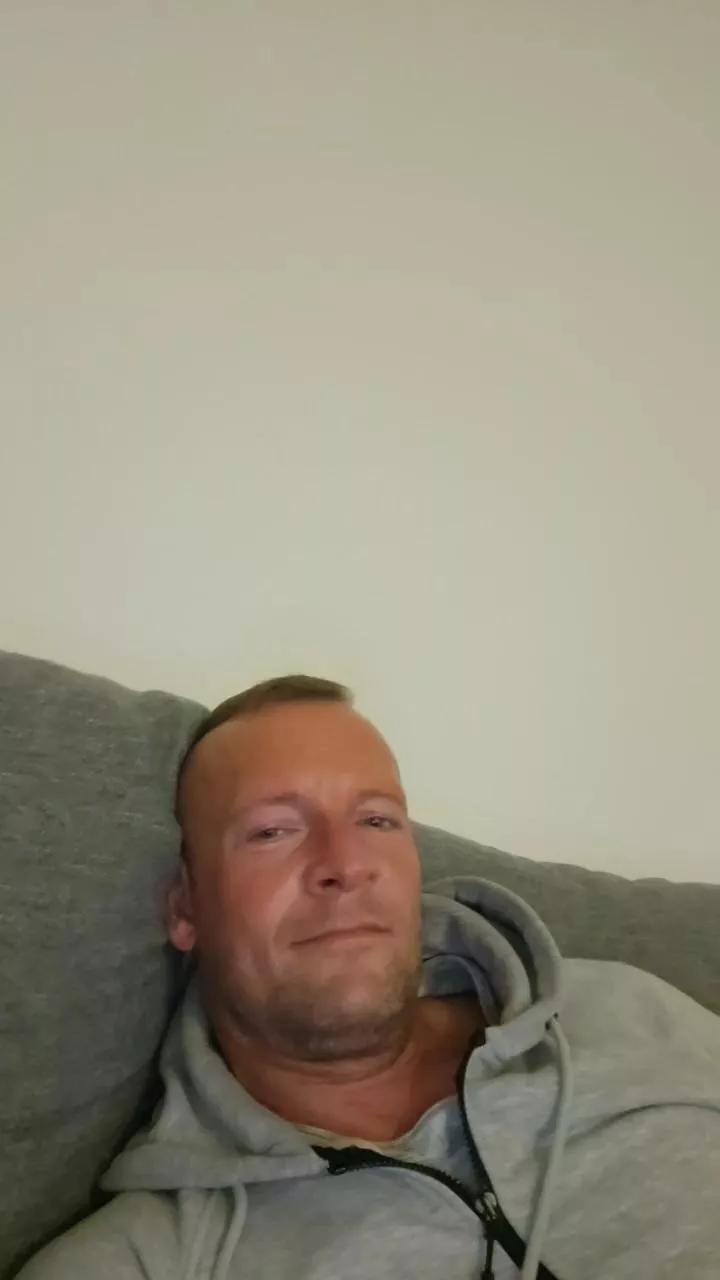 Tobi23x6 on Cam4 