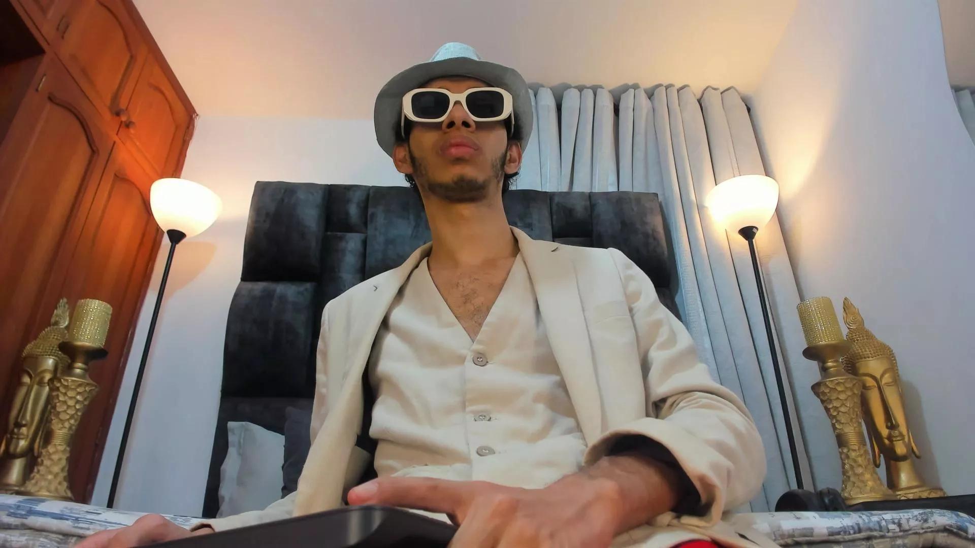 TomyBigcock_ on Cam4 