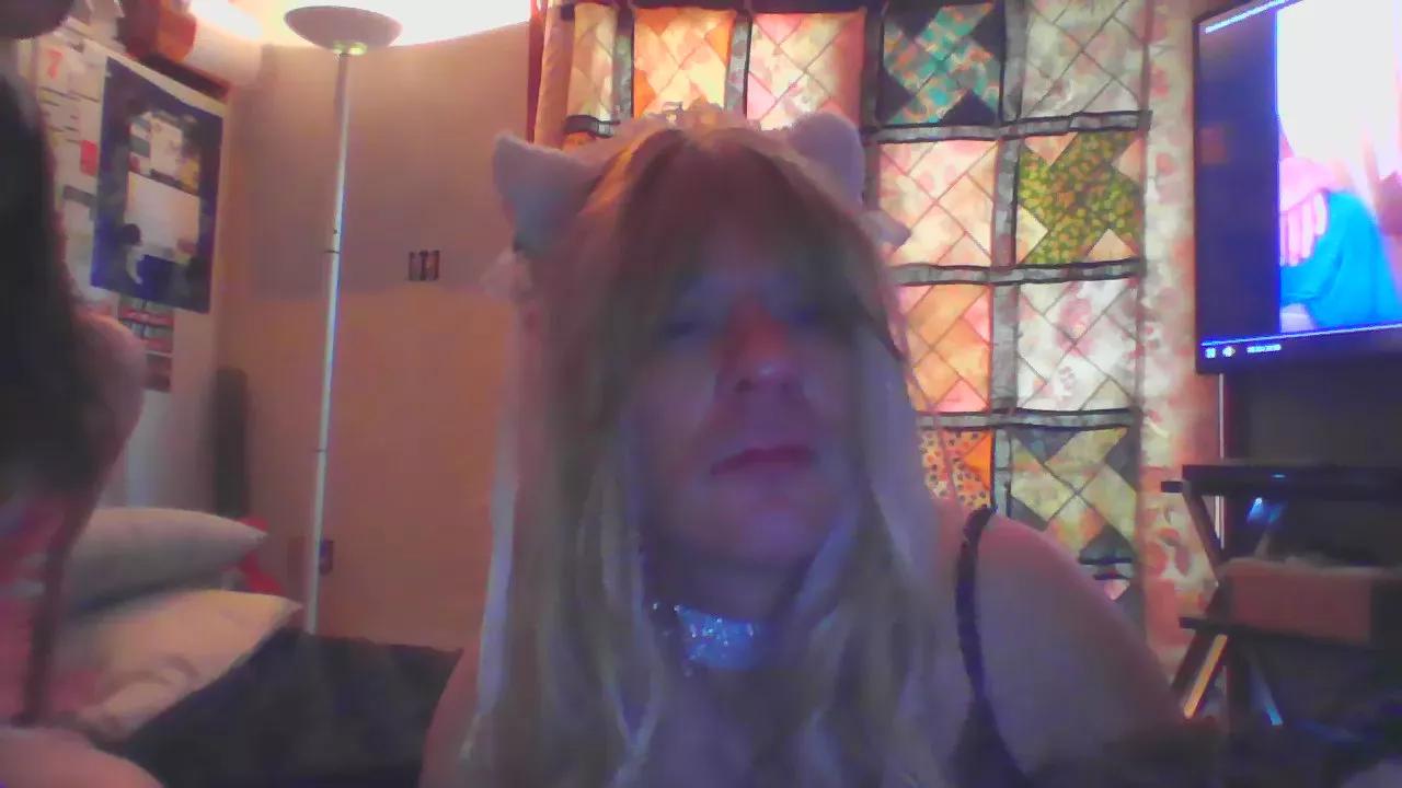 Twack2theFuture on Cam4 