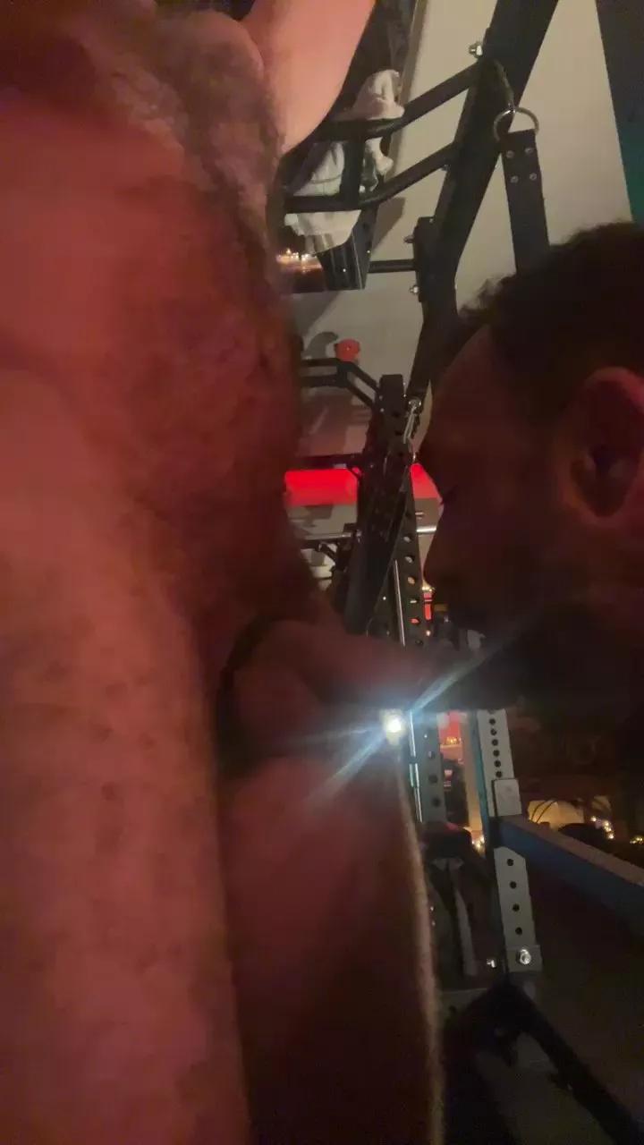 Twohairypigs on Cam4 