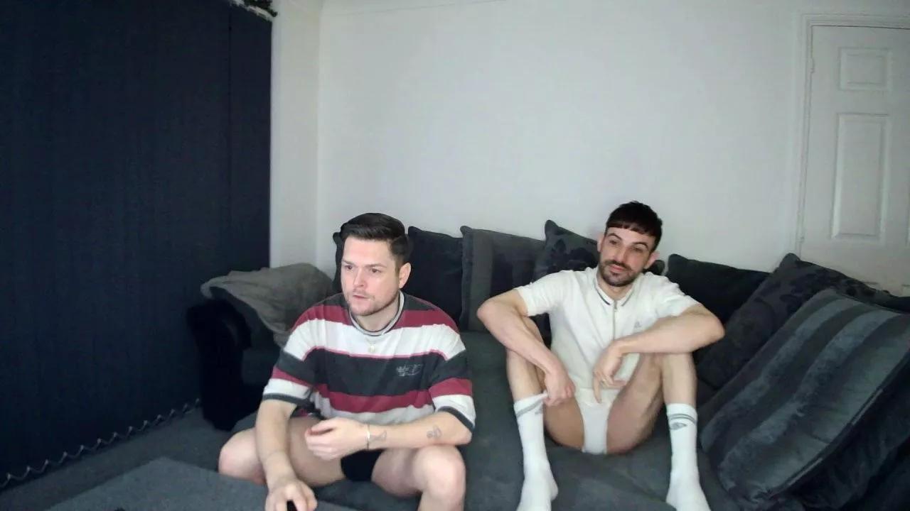 TwoTwinkHusband on Cam4 